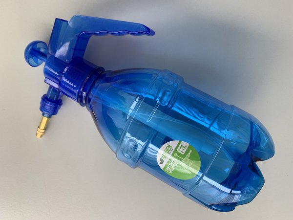 Pumpdrucksprüher blau - Zerstäubung regulierbar - Sprühnebel bis Wasserstrahl - max. 1,5 Liter